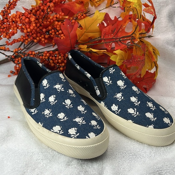 Coach Navy Blue and White Floral slip on shoes. Size 9 - Picture 3 of 6